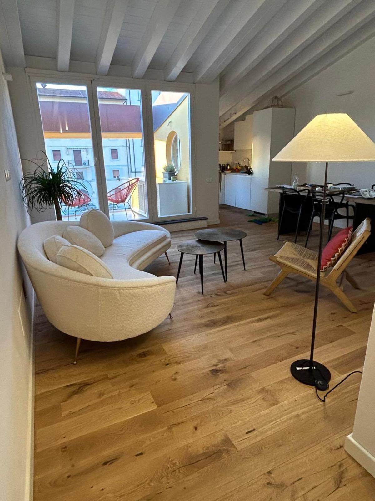 Waterfront Balcony I Grani 5 Grand Apartment Livorno