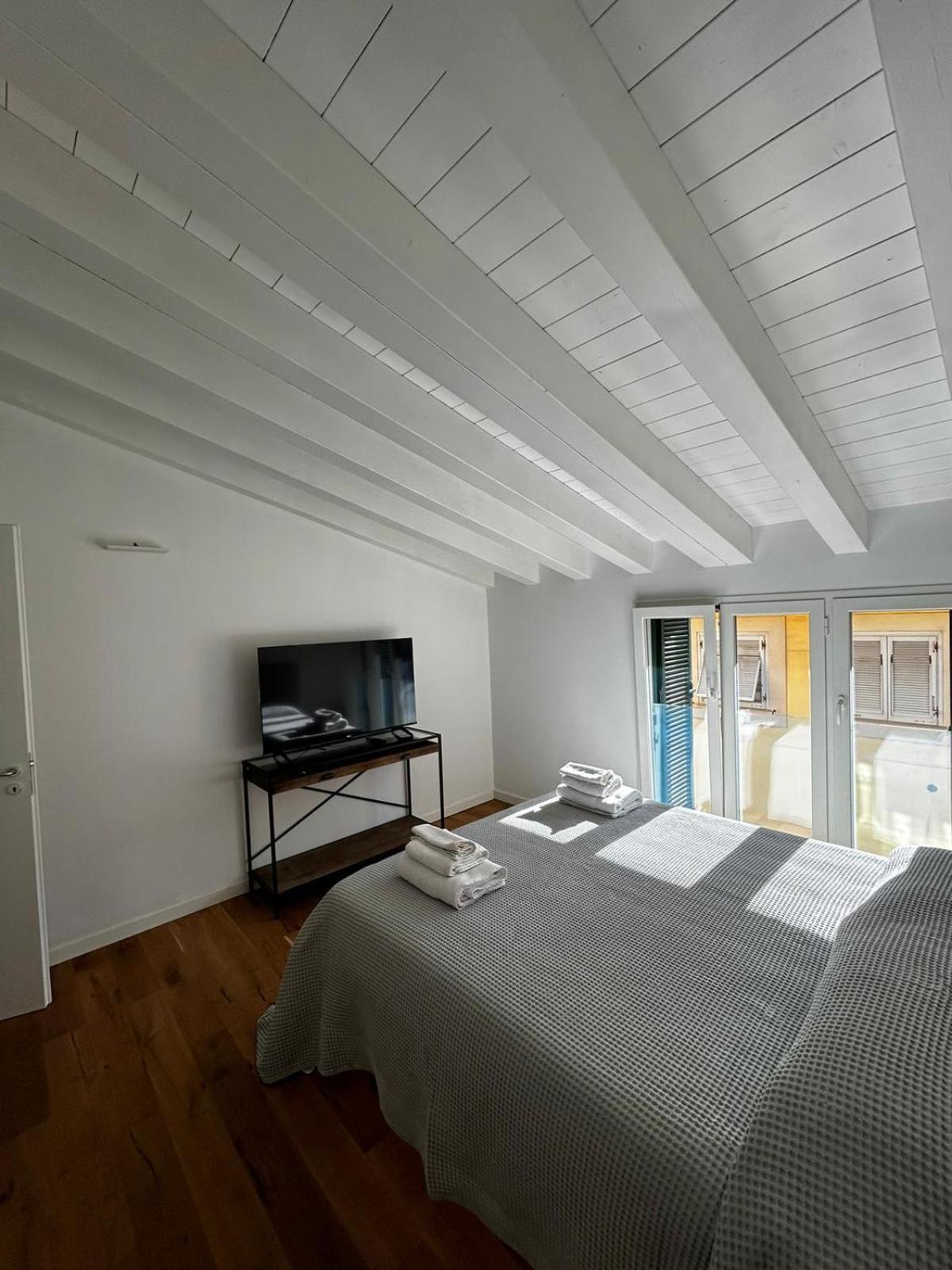 Waterfront Balcony I Grani 5 Grand