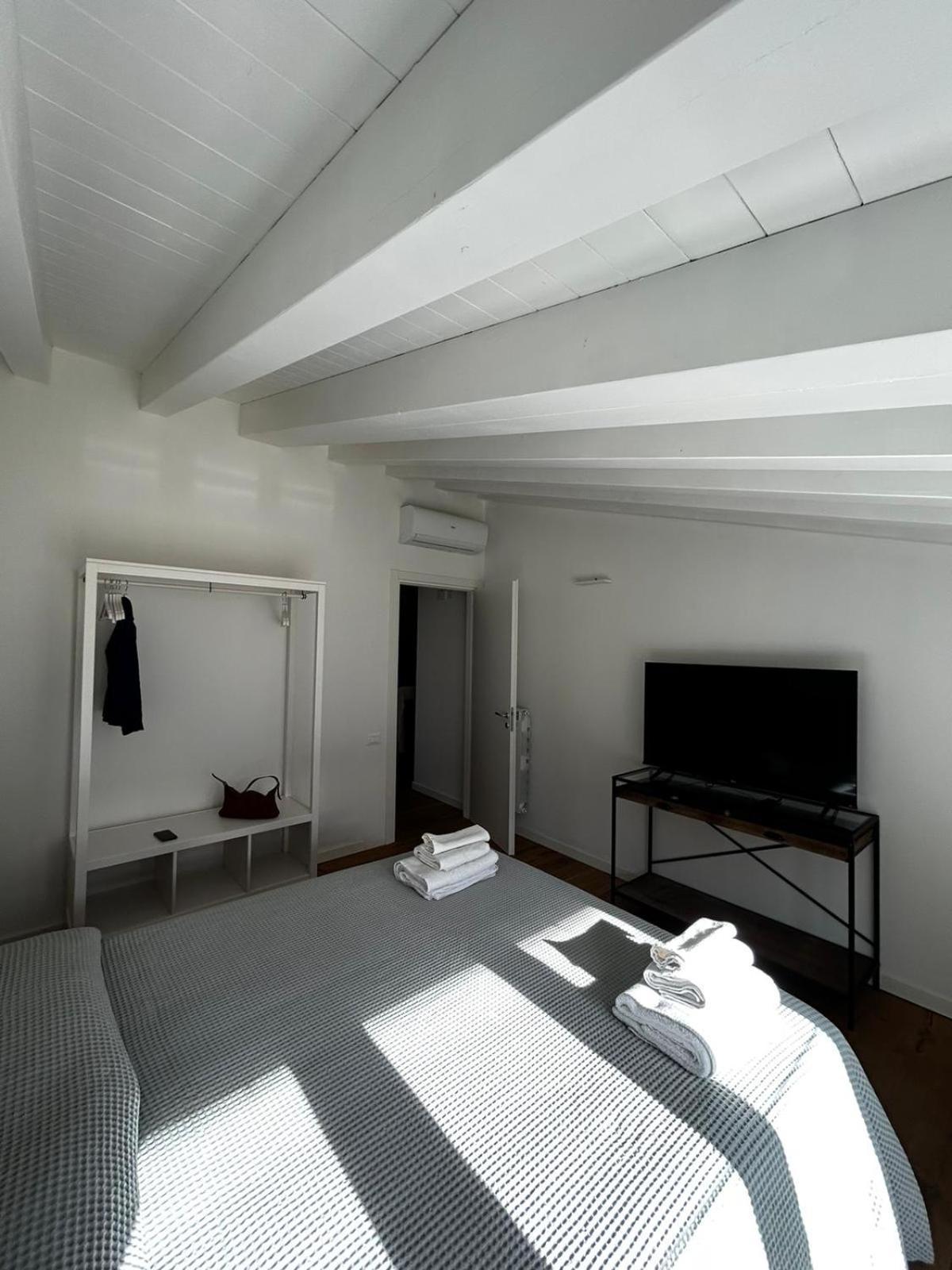 Waterfront Balcony I Grani 5 Grand Apartment Livorno